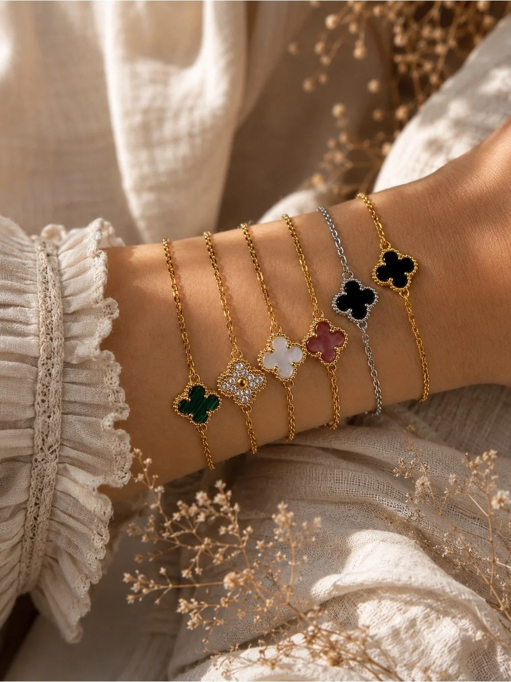 Gold  Bracelet with White Pearl 9 mm motif